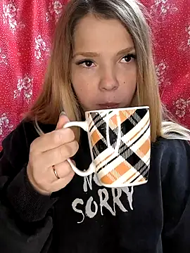 Snapshot of Zuli_Kiska chatting on November 1, 9:17 pm Zuli Kiska online show from November 1, 9:17 pm