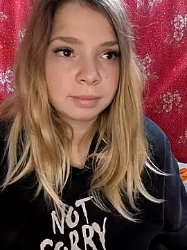 Snapshot of Zuli_Kiska chatting on November 8, 11:43 am Zuli Kiska online show from November 8, 11:43 am