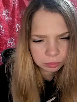 Snapshot of Zuli_Kiska chatting on November 27, 8:38 am Zuli Kiska online show from November 27, 8:38 am