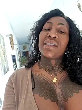 Snapshot of JosyBlack chatting on February 8, 10:29 am JosyBlack online show from February 8, 10:29 am