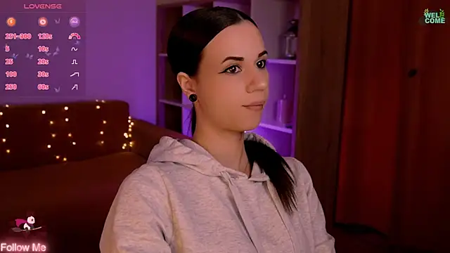 ItsAlisia online show from April 4, 6:00 am