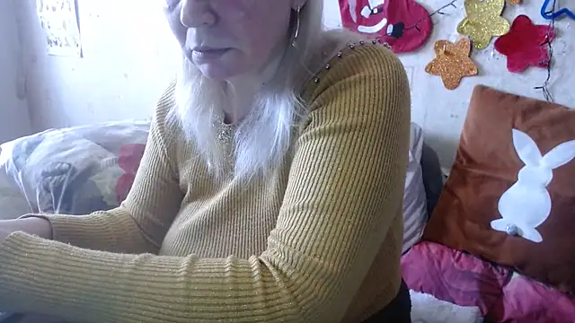 Snapshot of QueenLana chatting on January 15, 10:27 am QueenLana online show from January 15, 10:27 am