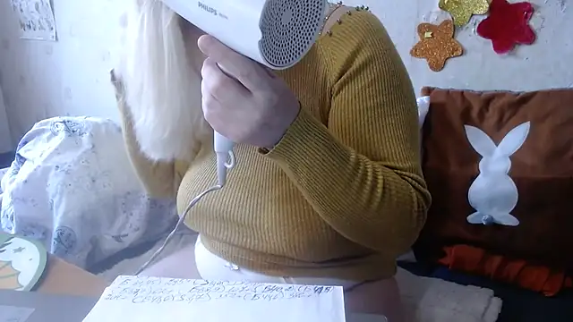 Snapshot of QueenLana chatting on February 8, 9:24 am QueenLana online show from February 8, 9:24 am