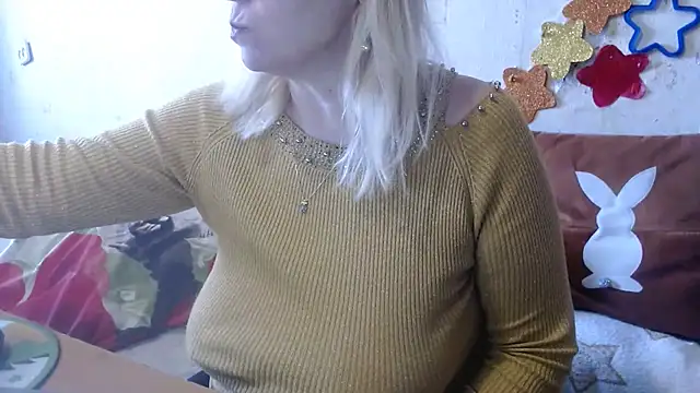 Snapshot of QueenLana chatting on February 24, 12:05 pm QueenLana online show from February 24, 12:05 pm