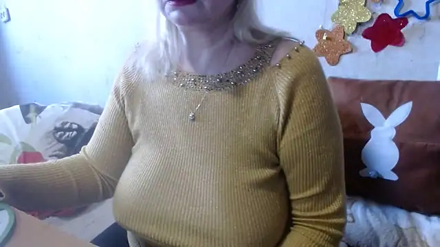 Snapshot of QueenLana chatting on February 28, 2:31 pm QueenLana online show from February 28, 2:31 pm