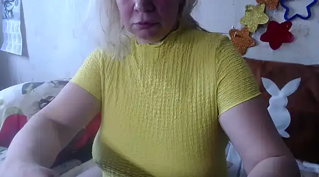 Snapshot of QueenLana chatting on March 4, 8:57 am QueenLana online show from March 4, 8:57 am