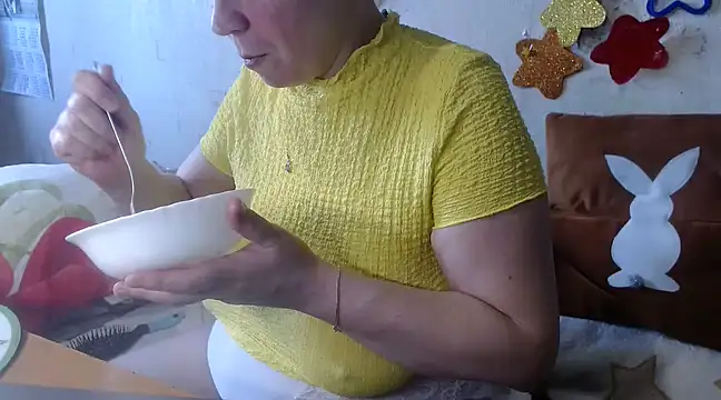 Snapshot of QueenLana chatting on March 6, 2:18 pm QueenLana online show from March 6, 2:18 pm