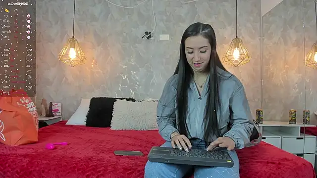 danaythamara1 online show from February 14, 10:50 pm