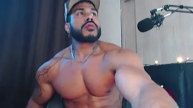 Snapshot of Artemis_Kazttman chatting on January 2, 1:08 pm Artemis Kazttman online show from January 2, 1:08 pm