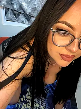 Snapshot of MileyGia chatting on October 18, 3:20 am MileyGia online show from October 18, 3:20 am