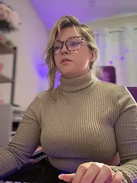 JennKenobi online show from February 13, 3:03 pm