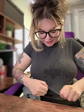 JennKenobi online show from February 19, 9:14 pm