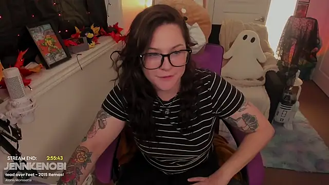 JennKenobi online show from October 7, 4:26 pm