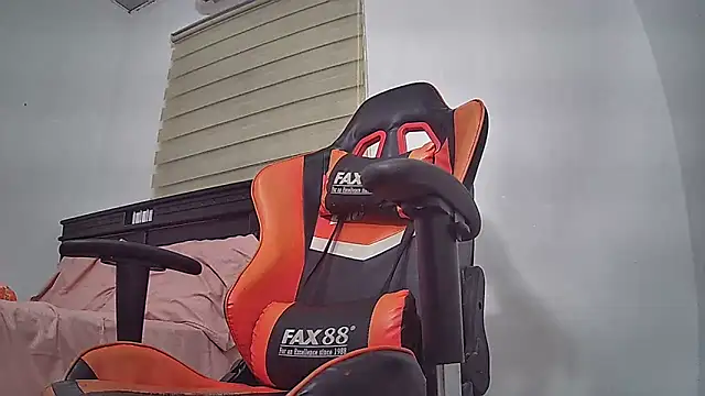 Snapshot of EvaTiffany chatting on November 28, 4:04 am EvaTiffany online show from November 28, 4:04 am