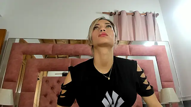 Snapshot of briana_wonder69xxx chatting on October 18, 2:40 pm briana wonder69xxx online show from October 18, 2:40 pm
