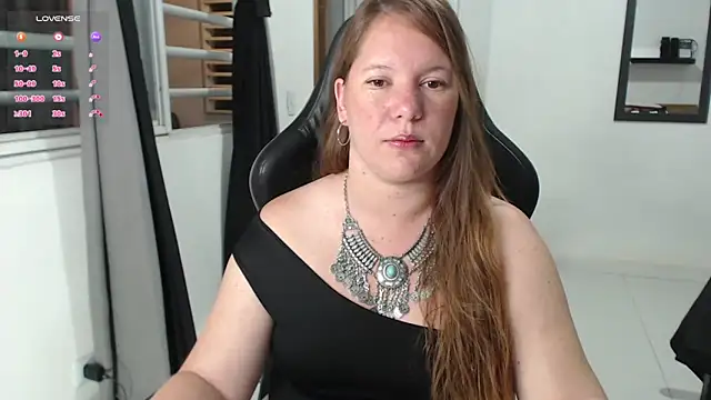 Snapshot of tamy_shine87 chatting on December 14, 4:18 am tamy shine87 online show from December 14, 4:18 am