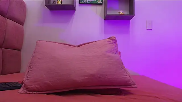 lorrayne  online show from February 11, 11:54 am