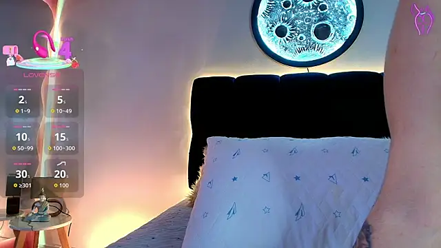 lorrayne  online show from April 24, 12:18 pm