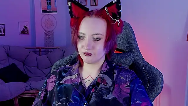 Snapshot of AsheLucker chatting on December 7, 8:27 pm AsheLucker online show from December 7, 8:27 pm