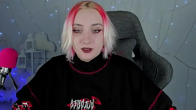 Snapshot of AsheLucker chatting on February 2, 2:48 am AsheLucker online show from February 2, 2:48 am