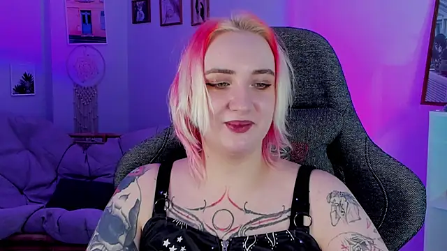 Snapshot of AsheLucker chatting on February 12, 8:40 pm AsheLucker online show from February 12, 8:40 pm