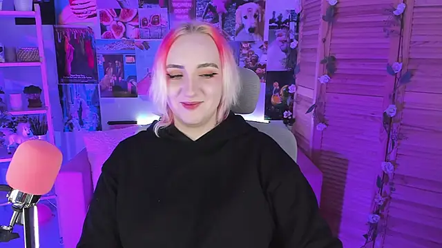 Snapshot of AsheLucker chatting on February 13, 5:22 pm AsheLucker online show from February 13, 5:22 pm