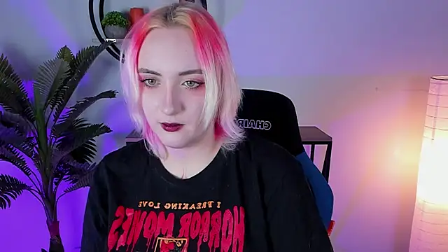 Snapshot of AsheLucker chatting on February 20, 2:07 am AsheLucker online show from February 20, 2:07 am