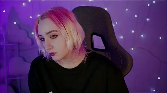 Snapshot of AsheLucker chatting on February 21, 2:17 am AsheLucker online show from February 21, 2:17 am