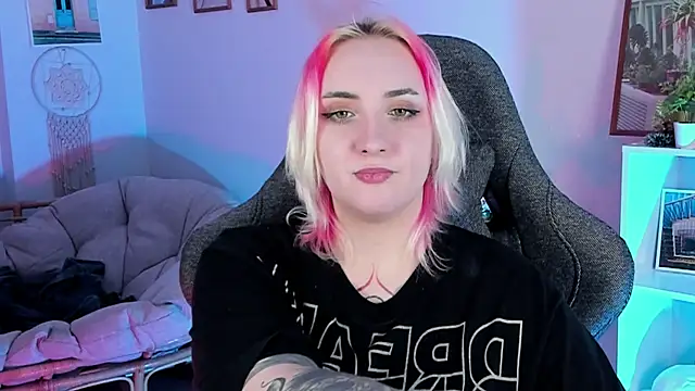 Snapshot of AsheLucker chatting on March 3, 8:49 am AsheLucker online show from March 3, 8:49 am