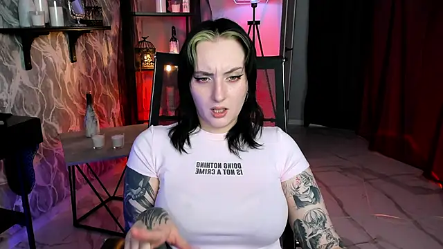 Snapshot of AsheLucker chatting on October 19, 10:32 pm AsheLucker online show from October 19, 10:32 pm