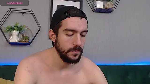 Snapshot of Dylan_Best chatting on December 16, 5:38 am Dylan Best online show from December 16, 5:38 am