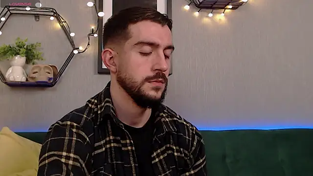 Snapshot of Dylan_Best chatting on December 27, 12:29 am Dylan Best online show from December 27, 12:29 am