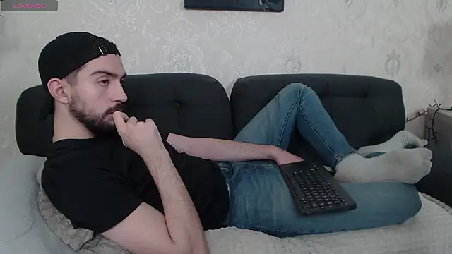 Snapshot of Dylan_Best chatting on January 11, 2:41 am Dylan Best online show from January 11, 2:41 am