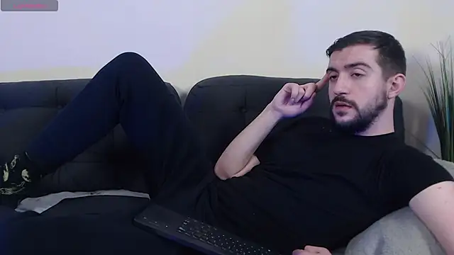 Snapshot of Dylan_Best chatting on February 21, 6:18 am Dylan Best online show from February 21, 6:18 am