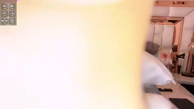 Snapshot of im_yours_01 chatting on January 9, 7:10 am im yours 01 online show from January 9, 7:10 am