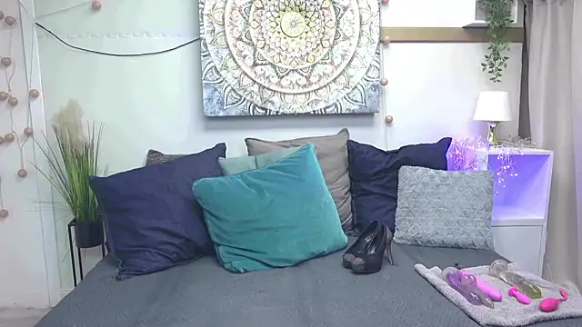 JillianBlack online show from March 1, 9:40 am