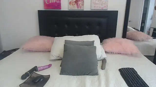 Snapshot of katiehotx chatting on October 2, 1:40 pm katiehotx online show from October 2, 1:40 pm