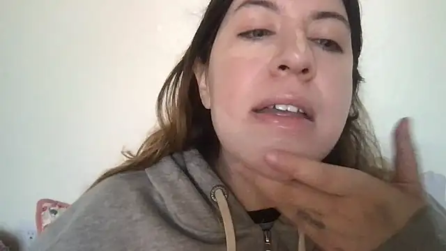 Snapshot of HYPHYtype chatting on January 23, 10:01 pm HYPHYtype online show from January 23, 10:01 pm