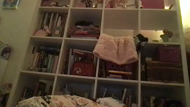 Snapshot of HYPHYtype chatting on January 25, 5:51 am HYPHYtype online show from January 25, 5:51 am