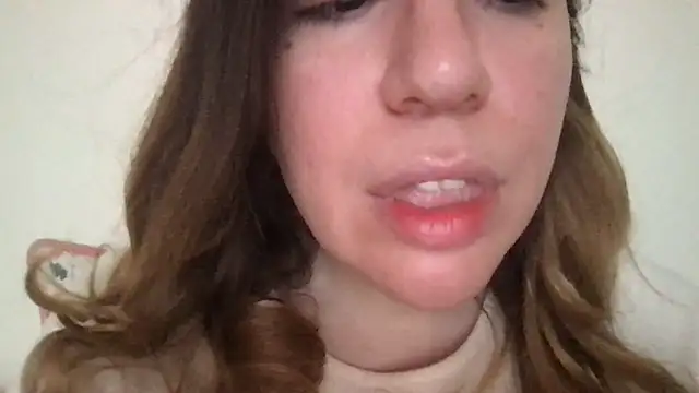 Snapshot of HYPHYtype chatting on February 11, 10:39 pm HYPHYtype online show from February 11, 10:39 pm