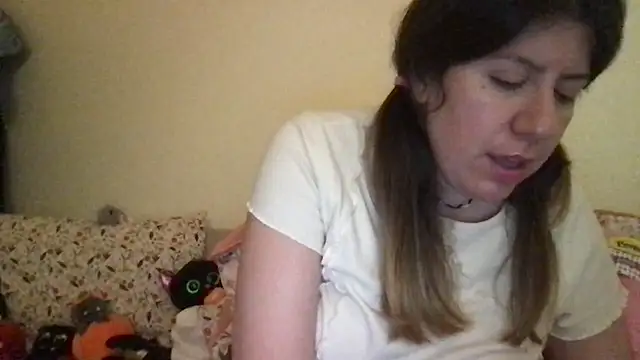 Snapshot of HYPHYtype chatting on September 12, 5:51 am HYPHYtype online show from September 12, 5:51 am