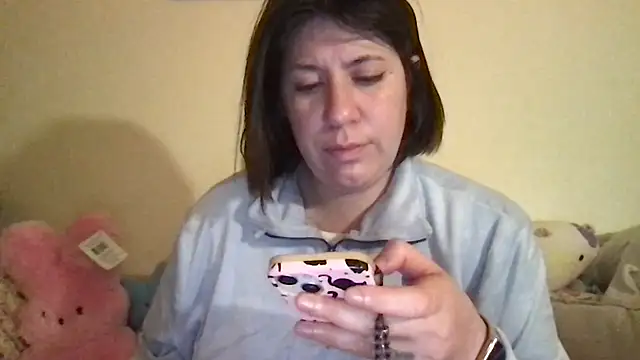 Snapshot of HYPHYtype chatting on November 29, 6:38 am HYPHYtype online show from November 29, 6:38 am