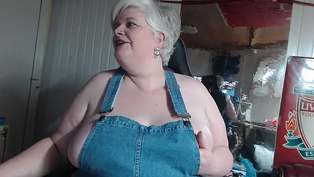 sexychazza16 online show from December 9, 7:50 pm