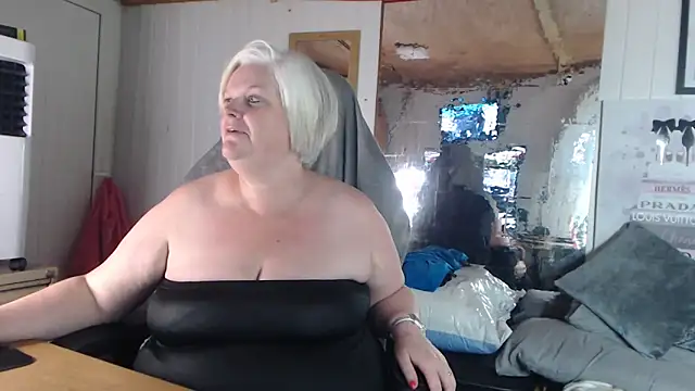 sexychazza16 online show from October 11, 6:50 pm