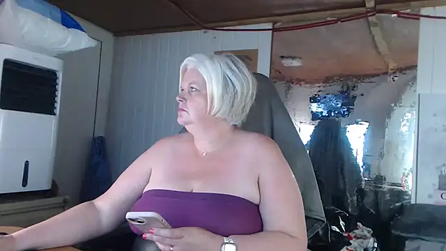 sexychazza16 online show from October 14, 6:31 pm