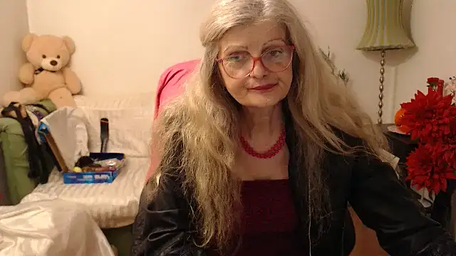 Snapshot of BlairFort chatting on November 6, 1:56 pm BlairFort online show from November 6, 1:56 pm