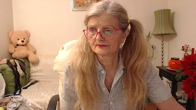 Snapshot of BlairFort chatting on November 15, 2:13 pm BlairFort online show from November 15, 2:13 pm