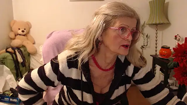 Snapshot of BlairFort chatting on November 25, 8:09 pm BlairFort online show from November 25, 8:09 pm