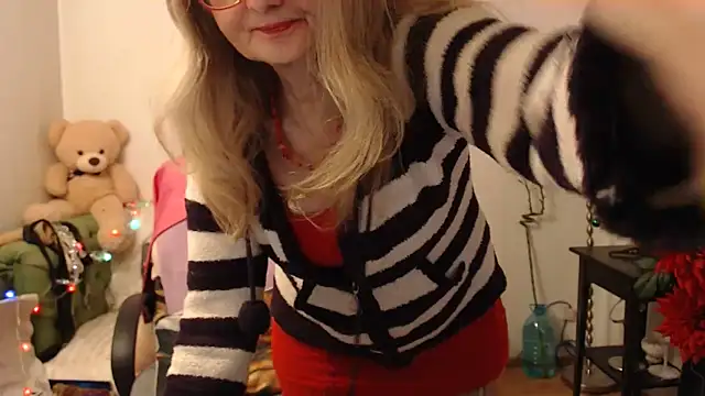 Snapshot of BlairFort chatting on December 18, 8:59 pm BlairFort online show from December 18, 8:59 pm