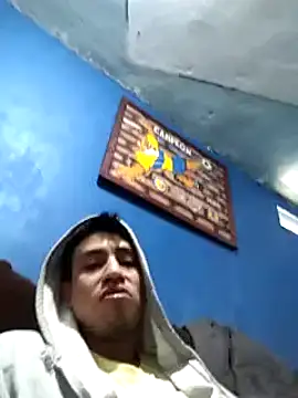 Snapshot of AlexAlejandro13 chatting on December 26, 4:25 pm AlexAlejandro13 online show from December 26, 4:25 pm